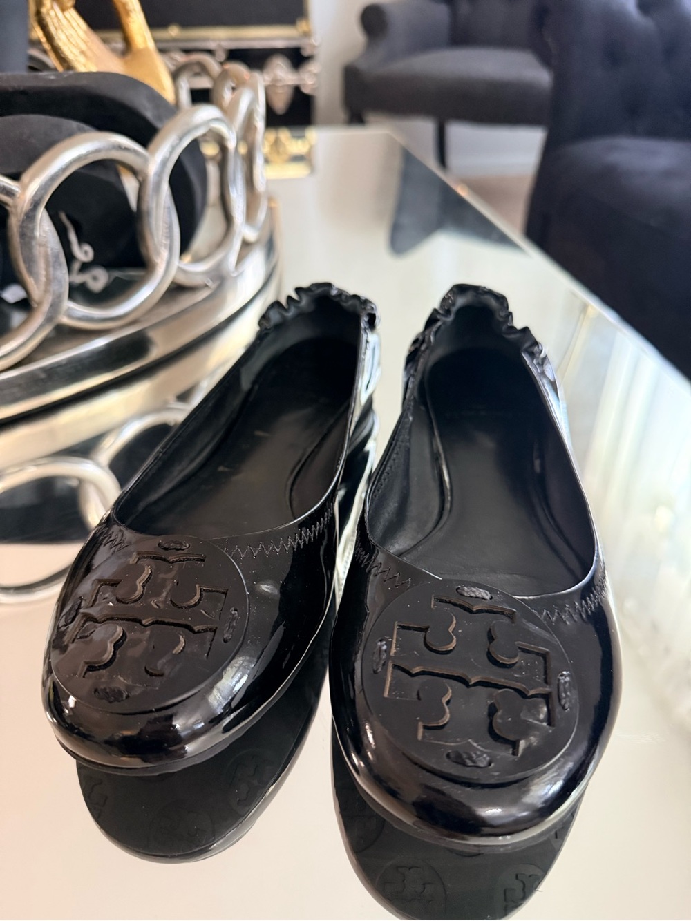 Tory Burch Black Patent Logo Round-Toe Ballet Flats - Picture 3 of 6